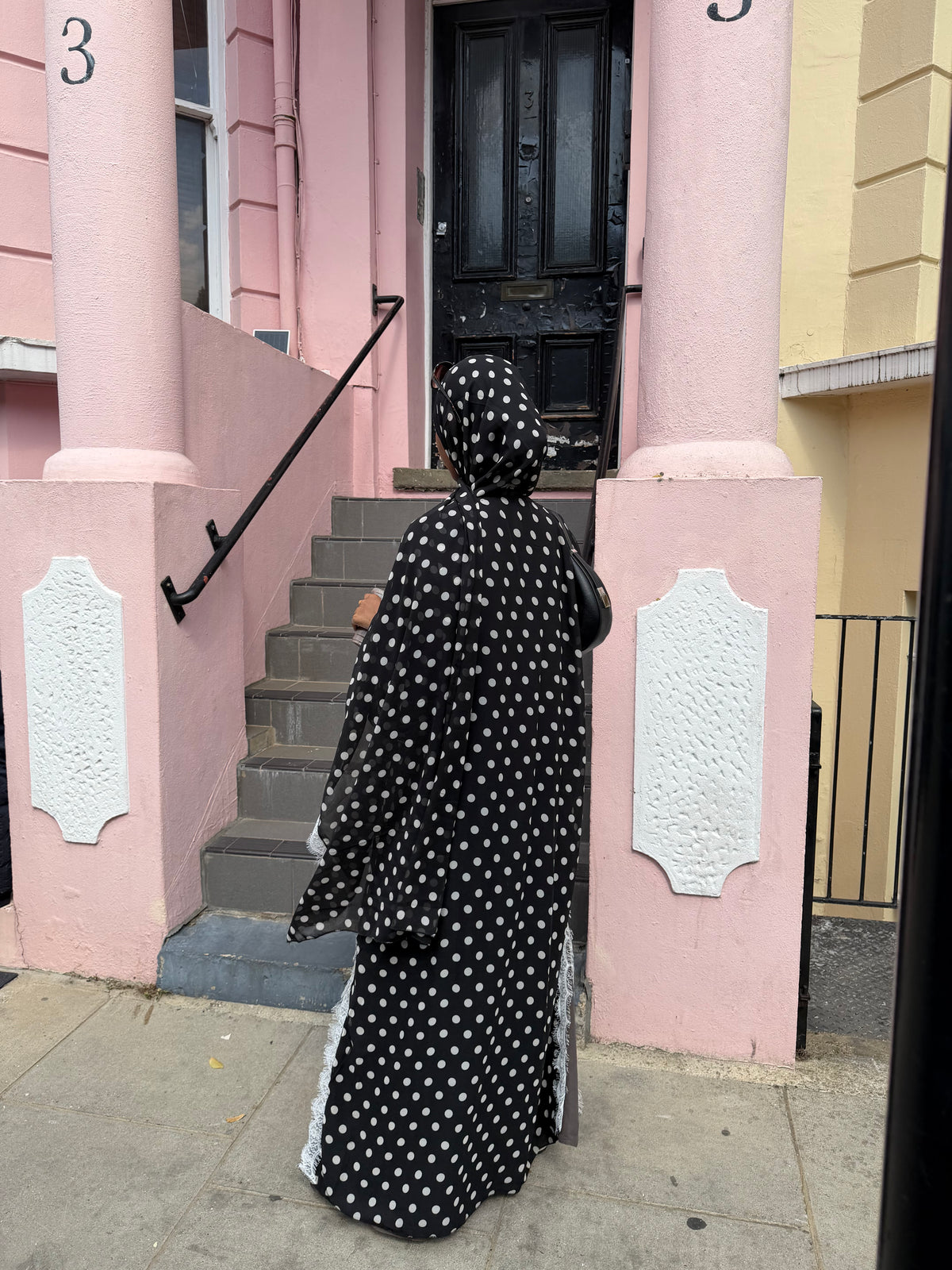 Dottie lace abaya